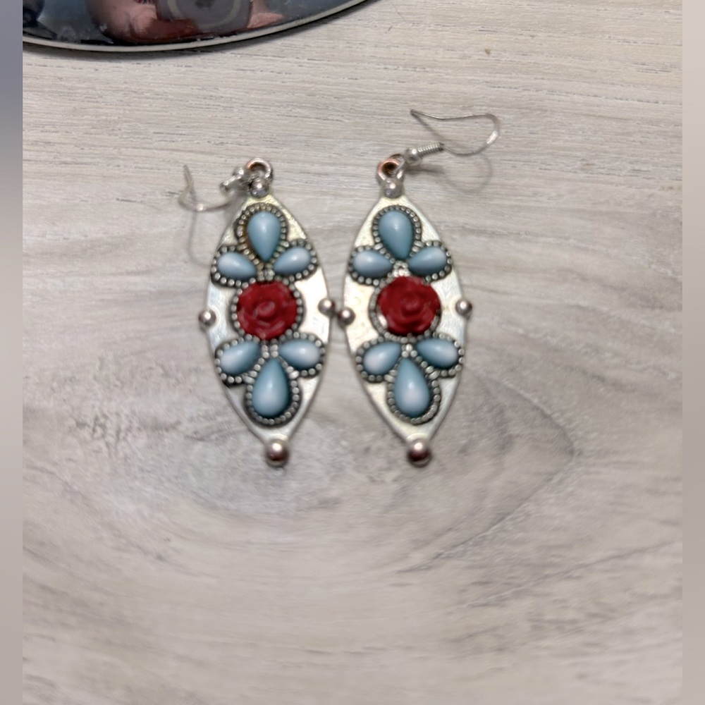 Vintage wire earrings. Silver, Turquoise, with a red rose in the middle.